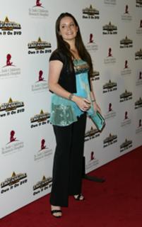 Holly Marie Combs feet photo thumbnail