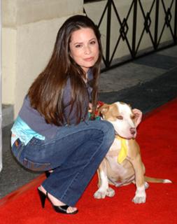 Holly Marie Combs feet photo thumbnail