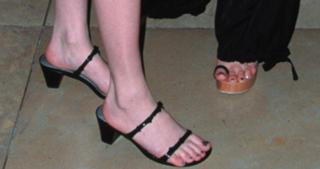 Holly Marie Combs feet photo thumbnail