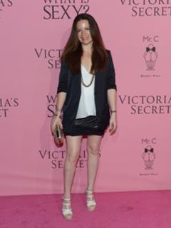 Holly Marie Combs feet photo thumbnail