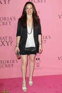 Holly Marie Combs feet photo thumbnail