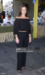 Holly Marie Combs feet photo 15