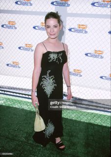 Holly Marie Combs feet photo 14