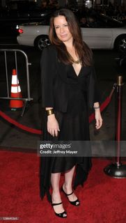 Holly Marie Combs feet photo 13