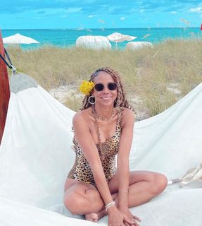 Holly Robinson Peete feet photo thumbnail
