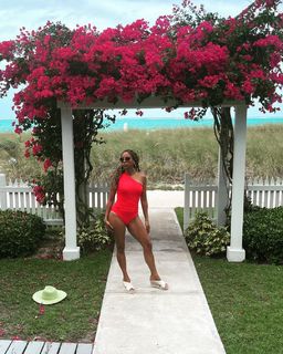 Holly Robinson Peete feet photo thumbnail