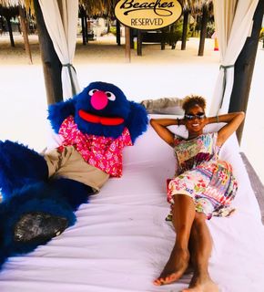 Holly Robinson Peete feet photo thumbnail
