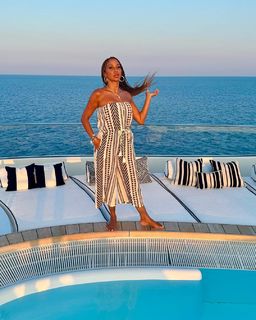 Holly Robinson Peete feet photo thumbnail