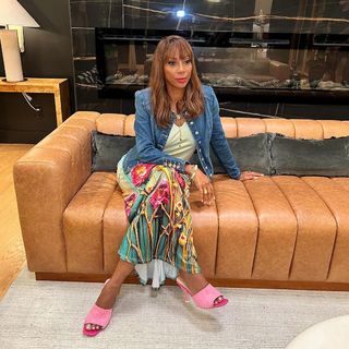 Holly Robinson Peete feet photo thumbnail