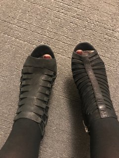 Holly Rowe feet photo 7