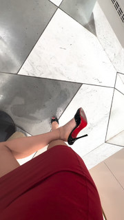 Holly Scarfone feet photo 16