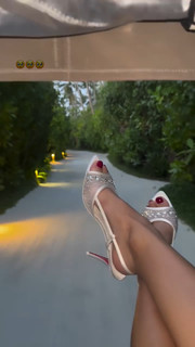 Holly Scarfone feet photo 10