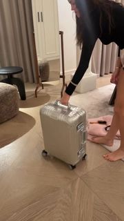 Holly Scarfone feet photo 5