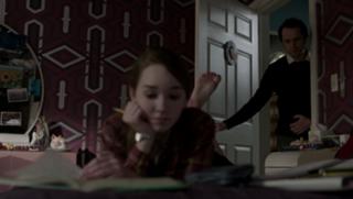 Holly Taylor feet photo thumbnail