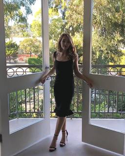 Holly Taylor feet photo thumbnail