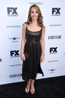 Holly Taylor feet photo thumbnail