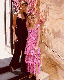 Holly Taylor feet photo thumbnail