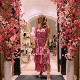 Holly Taylor feet photo thumbnail