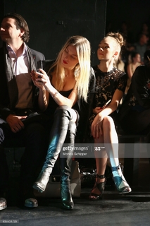 Holly Taylor feet photo thumbnail