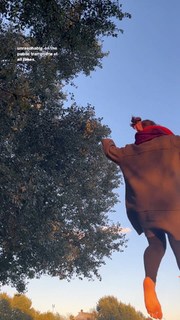 Holly Taylor feet photo thumbnail