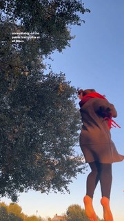 Holly Taylor feet photo thumbnail