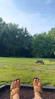 Holly Taylor feet photo thumbnail