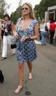Holly Valance feet photo thumbnail