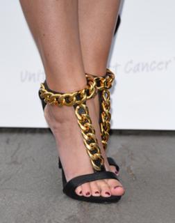 Holly Valance feet photo thumbnail