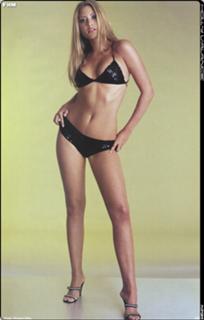 Holly Valance feet photo thumbnail