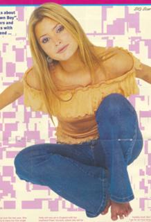 Holly Valance feet photo thumbnail