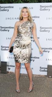 Holly Valance feet photo thumbnail