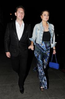 Holly Valance feet photo thumbnail