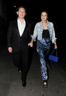 Holly Valance feet photo thumbnail