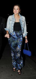 Holly Valance feet photo thumbnail