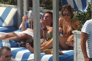 Holly Valance feet photo thumbnail