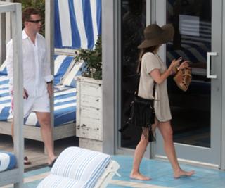 Holly Valance feet photo thumbnail