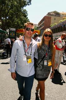 Holly Valance feet photo thumbnail
