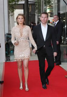 Holly Valance feet photo thumbnail