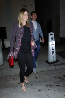 Holly Valance feet photo thumbnail