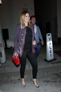Holly Valance feet photo thumbnail
