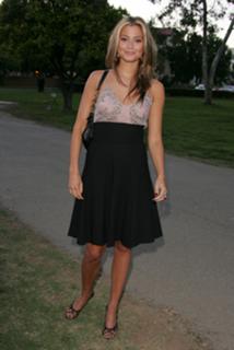 Holly Valance feet photo thumbnail