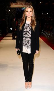 Holly Valance feet photo thumbnail