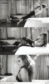 Holly Valance feet photo thumbnail