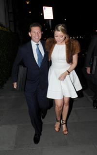 Holly Valance feet photo thumbnail