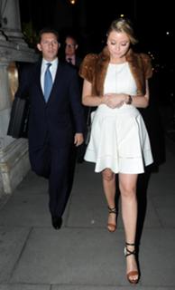 Holly Valance feet photo thumbnail