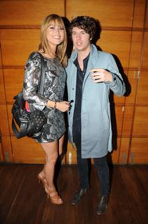Holly Valance feet photo thumbnail