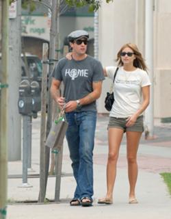 Holly Valance feet photo thumbnail