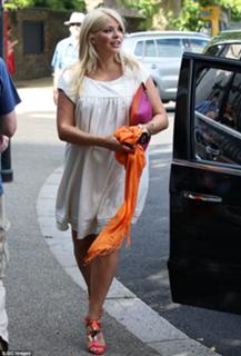 Holly Willoughby feet photo thumbnail