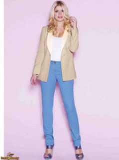 Holly Willoughby feet photo thumbnail