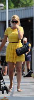 Holly Willoughby feet photo thumbnail